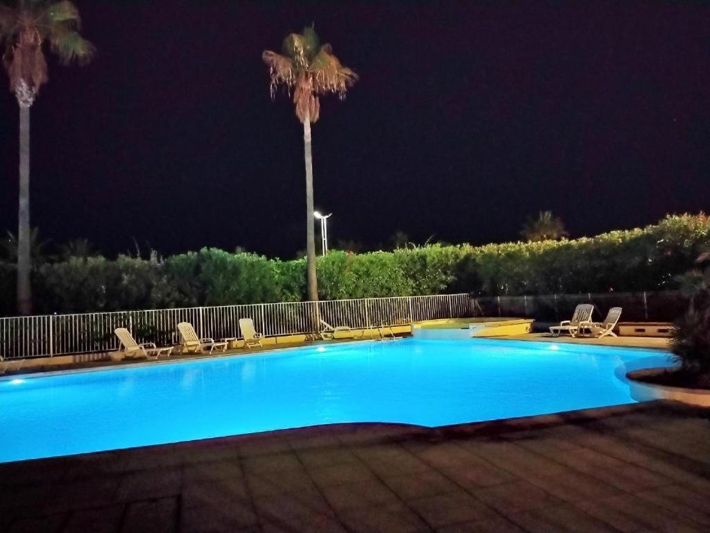 Port Frejus Cap Hermes Vue Mer Et Port Pieds Dans L'Eau Piscine Pkg エクステリア 写真